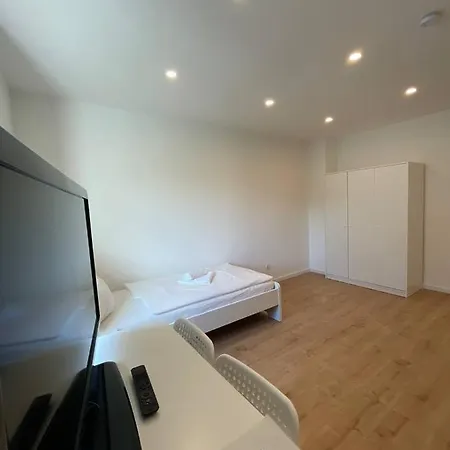 Kernsaniertes Monteurhaus Mit 2 In Daire Wirges