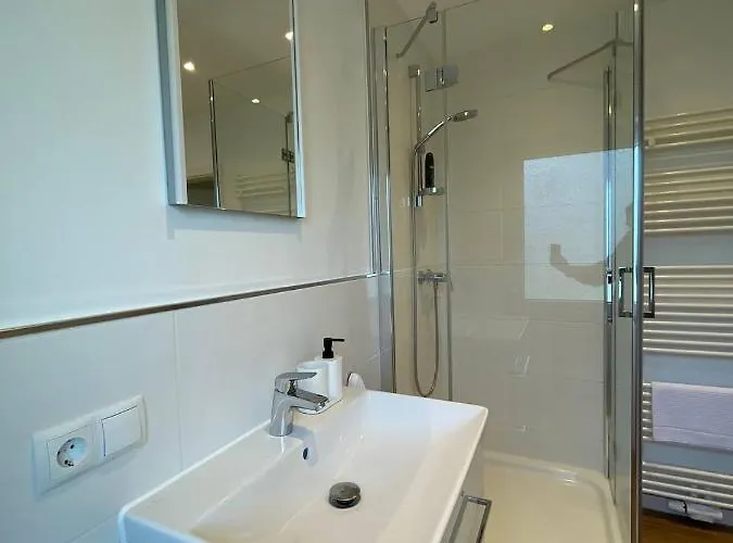 Kernsaniertes Monteurhaus Mit 2 In Lägenhet