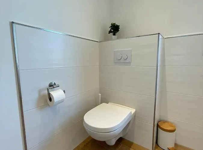 Kernsaniertes Monteurhaus Mit 2 In Lägenhet *