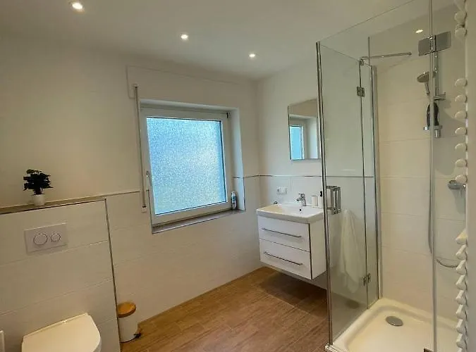 Kernsaniertes Monteurhaus Mit 2 In Lägenhet